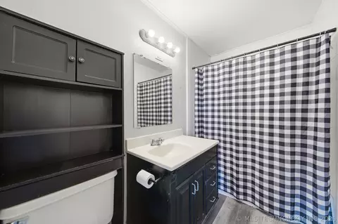 Bath - 4523 E 29th St, Tulsa, OK 74114 photo 1 of 1