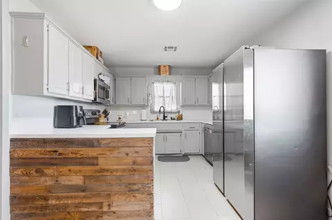 Kitchen - 5600 State Highway 89, Ringling, OK 73456 photo 1 of 3