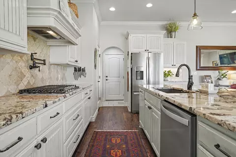 Kitchen - 7703 E 81st Pl N, Owasso, OK 74055 photo 4 of 5