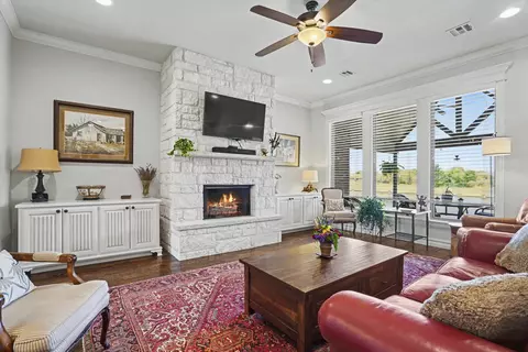 Living - 7703 E 81st Pl N, Owasso, OK 74055 photo 2 of 4