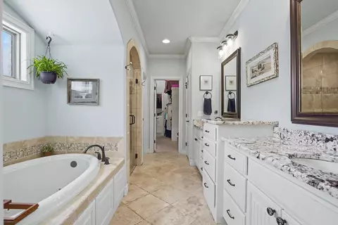 Bath - 7703 E 81st Pl N, Owasso, OK 74055 photo 1 of 4