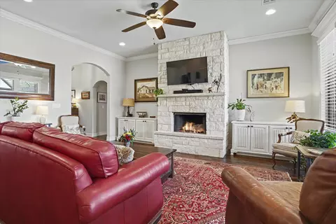 Living - 7703 E 81st Pl N, Owasso, OK 74055 photo 3 of 4