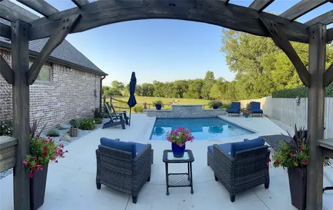 Exterior - 7703 E 81st Pl N, Owasso, OK 74055 photo 3 of 10