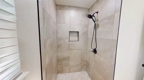 Bath - 206 N Crownpoint Dr, Ada, OK 74820 photo 4 of 5