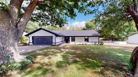 Exterior - 206 N Crownpoint Dr, Ada, OK 74820 photo 2 of 10