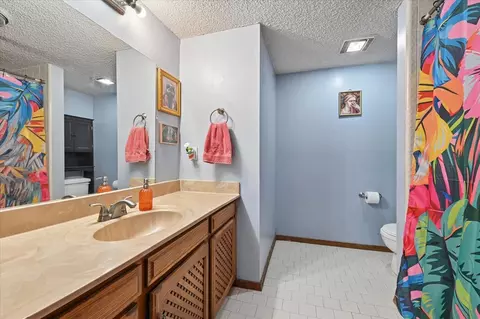 Bath - 8601 E 62nd Pl, Tulsa, OK 74133 photo 2 of 4