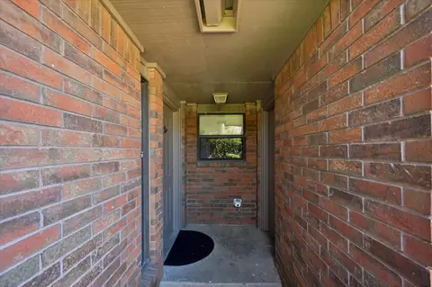 Entry Way - 8601 E 62nd Pl, Tulsa, OK 74133 photo 6 of 10