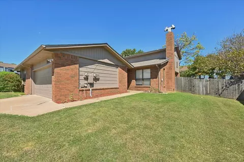 Exterior - 8601 E 62nd Pl, Tulsa, OK 74133 photo 3 of 15