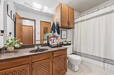 Bath - 8601 E 62nd Pl, Tulsa, OK 74133 photo 3 of 4