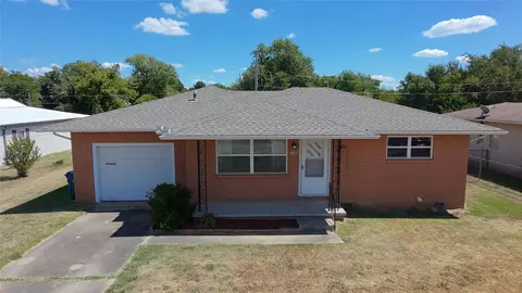 320 S Main St, Krebs, OK 74554