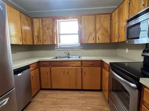 Kitchen - 1123 E 9th St, Okmulgee, OK 74447 photo 1 of 3