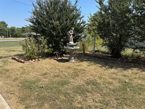 Exterior - 1123 E 9th St, Okmulgee, OK 74447 photo 6 of 7