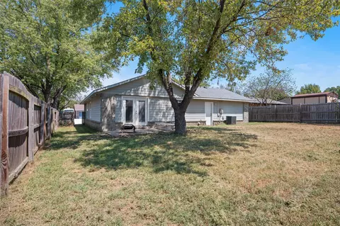 Exterior - 1372 E 142nd St, Glenpool, OK 74033 photo 4 of 7