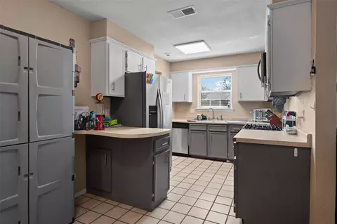 Kitchen - 1372 E 142nd St, Glenpool, OK 74033 photo 2 of 4