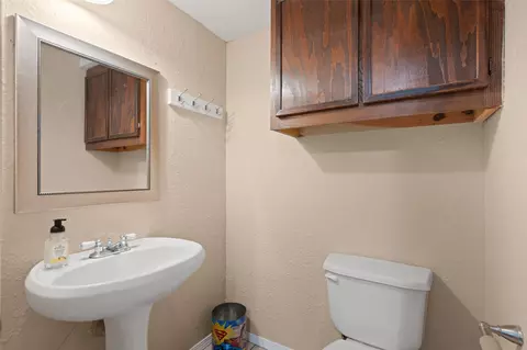 Bath - 1372 E 142nd St, Glenpool, OK 74033 photo 2 of 2