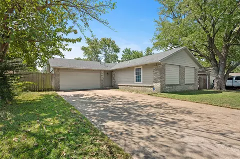 Exterior - 1372 E 142nd St, Glenpool, OK 74033 photo 2 of 7