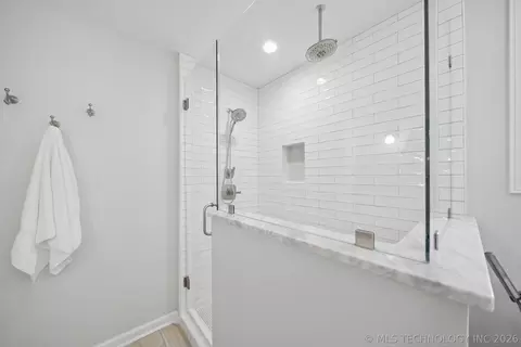 Bath - 1909 E 35th Pl, Tulsa, OK 74105 photo 4 of 7