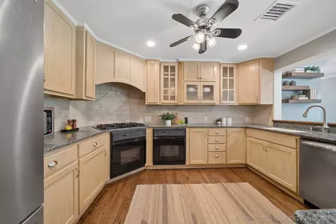 Kitchen - 1909 E 35th Pl, Tulsa, OK 74105 photo 2 of 4