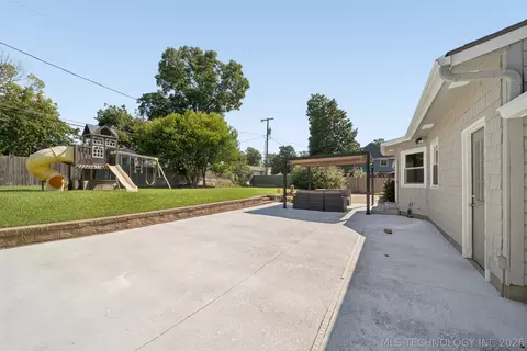 Exterior - 1909 E 35th Pl, Tulsa, OK 74105 photo 8 of 8