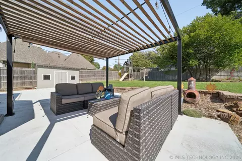 Exterior - 1909 E 35th Pl, Tulsa, OK 74105 photo 4 of 8