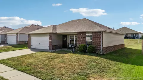 5812 E 146th Pl S, Bixby, OK 74008