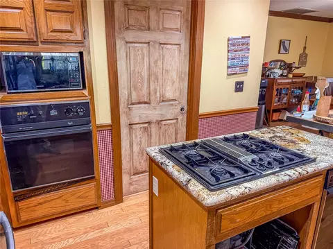 Kitchen - 6180 E 560, Locust Grove, OK 74352 photo 3 of 3
