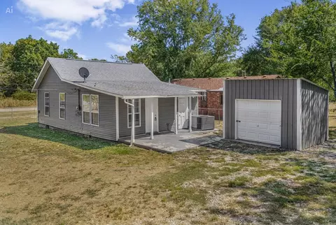 215 S Main St, Vera, OK 74082