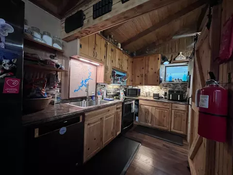 Kitchen - 464 Lakeside Dr, Eucha, OK 74342 photo 3 of 4