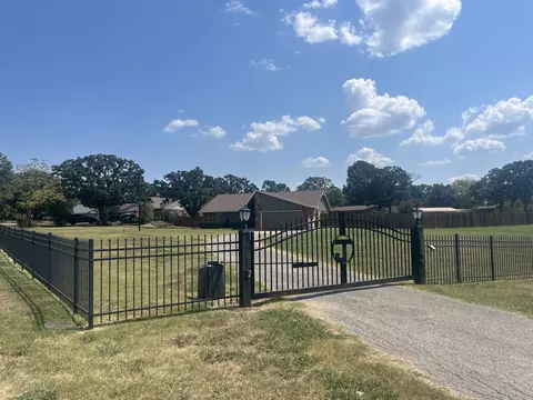 8921 Smith Cir, Tulsa, OK 74131