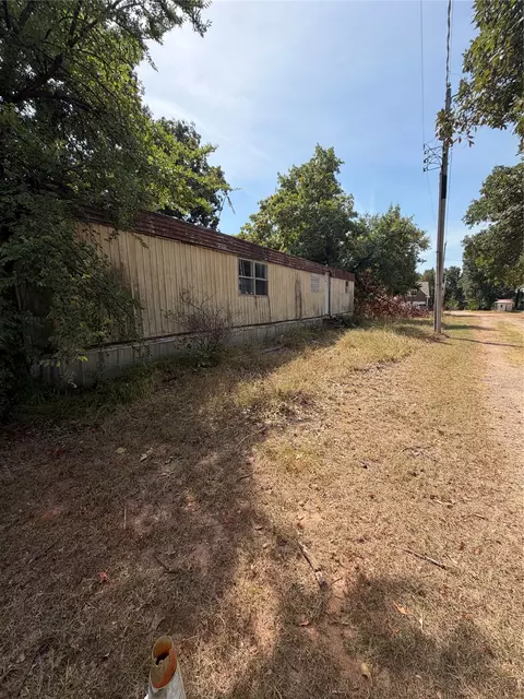 30 3rd St, Mead, OK 73449 photo 2