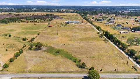 12183 Memorial Dr, Collinsville, OK 74021