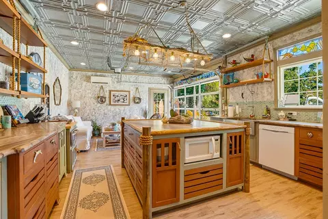 Kitchen - 1009 SE County Rd, Ada, OK 74820 photo 8 of 9