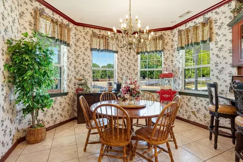 Dining - 1009 SE County Rd, Ada, OK 74820 photo 2 of 3