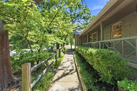 Exterior - 3844 E 54th St S, Tulsa, OK 74135 photo 5 of 11