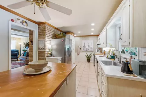 Kitchen - 3844 E 54th St S, Tulsa, OK 74135 photo 4 of 4