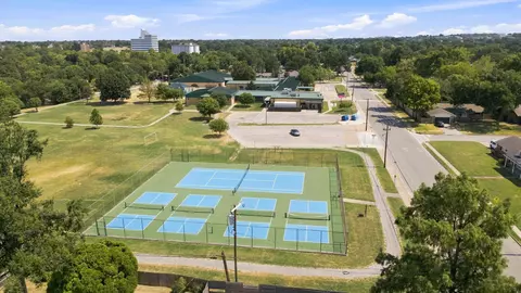 View/Area - 3844 E 54th St S, Tulsa, OK 74135 photo 2 of 4