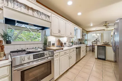 Kitchen - 3844 E 54th St S, Tulsa, OK 74135 photo 1 of 4