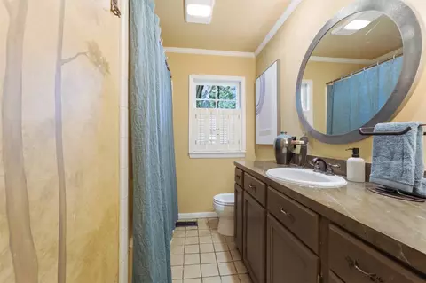Bath - 3844 E 54th St S, Tulsa, OK 74135 photo 4 of 4