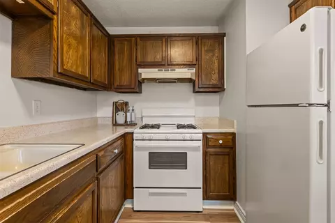 Kitchen - 1432 E 38th Street 1432c, Tulsa, OK 74105 photo 5 of 6