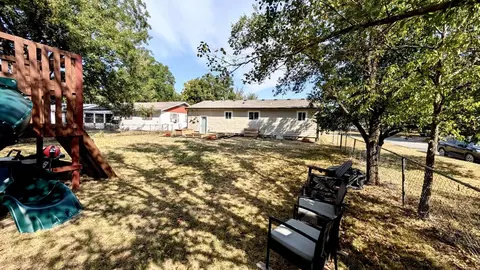 Exterior - 617 E Fort Worth Pl, Broken Arrow, OK 74012 photo 7 of 13