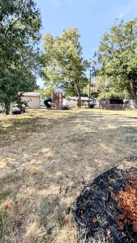 Exterior - 617 E Fort Worth Pl, Broken Arrow, OK 74012 photo 10 of 13
