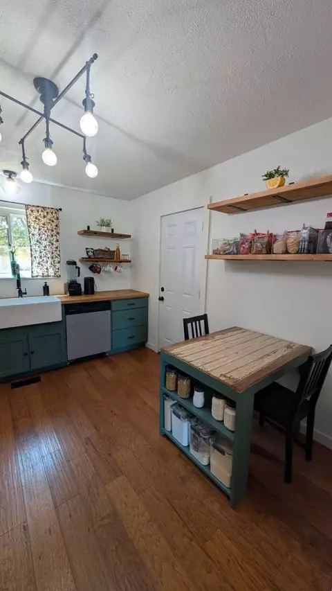 Kitchen - 617 E Fort Worth Pl, Broken Arrow, OK 74012 photo 5 of 5
