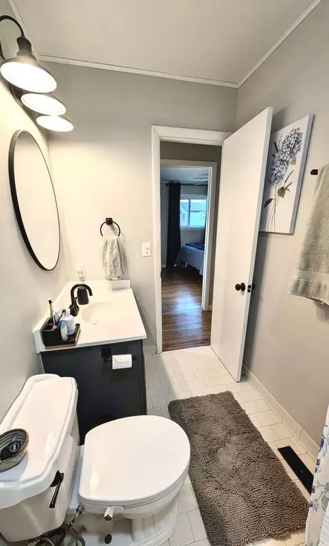 Bath - 617 E Fort Worth Pl, Broken Arrow, OK 74012 photo 2 of 2