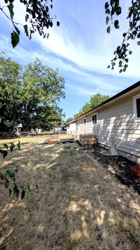 Exterior - 617 E Fort Worth Pl, Broken Arrow, OK 74012 photo 8 of 13