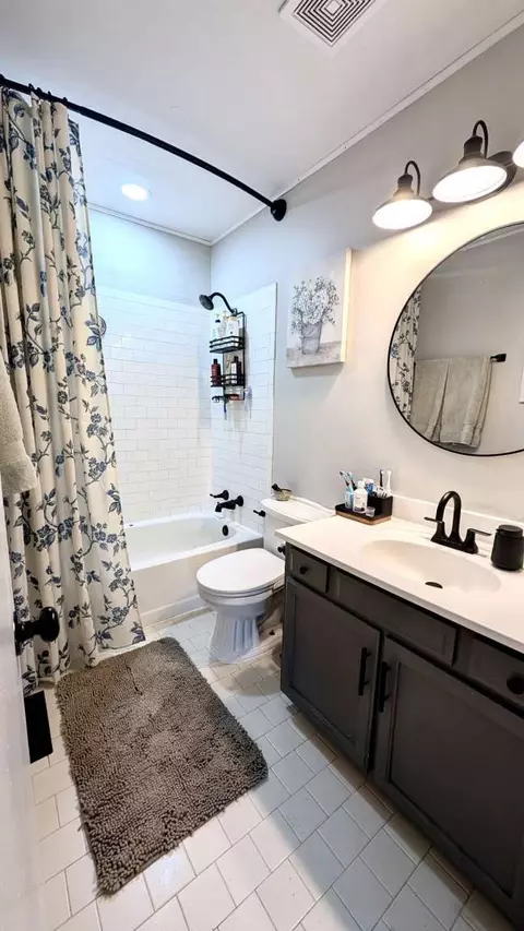 Bath - 617 E Fort Worth Pl, Broken Arrow, OK 74012 photo 1 of 2