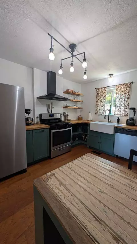 Kitchen - 617 E Fort Worth Pl, Broken Arrow, OK 74012 photo 2 of 5