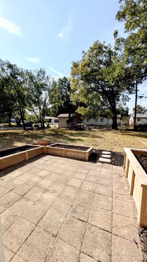 Exterior - 617 E Fort Worth Pl, Broken Arrow, OK 74012 photo 5 of 13