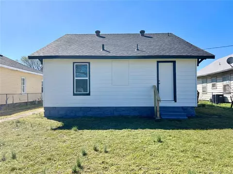 Exterior - 907 E 3rd St, Okmulgee, OK 74447 photo 8 of 12