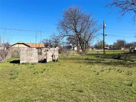 Exterior - 907 E 3rd St, Okmulgee, OK 74447 photo 12 of 12