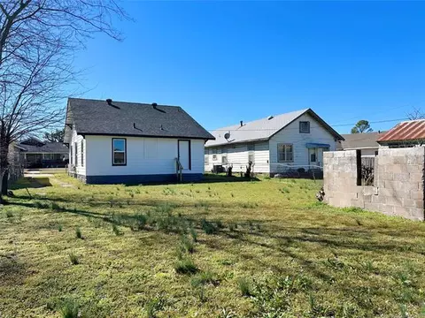 Exterior - 907 E 3rd St, Okmulgee, OK 74447 photo 11 of 12
